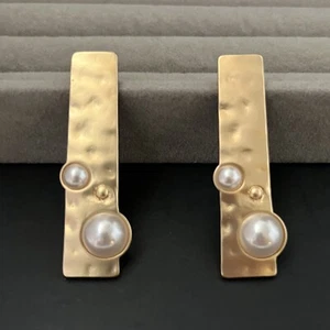 Modernist Earrings Matte Gold Pierced Dangle Drop Bar Stud Faux Pearl Hammered - Picture 1 of 6