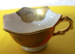 Taza de té Demitasse Japón ocupado pintado a mano 1946-1952 oro 1,25" alto 2" ancho - Imagen 1 de 6