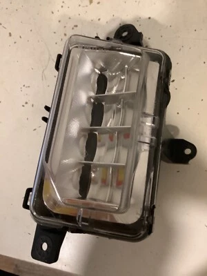 GMC Yukon Driver LH 2019-2023 luz antiniebla OEM A40L-13353 TL Foto 1 de 4