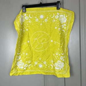 Pañuelo Kendra Scott Amarillo Blanco Bandana Floral Rosa Logo Western 21x21 - Imagen 1 de 4