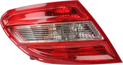 Conjunto de luz trasera TYC para C300, C350 11-11748-00 Foto 1 de 4