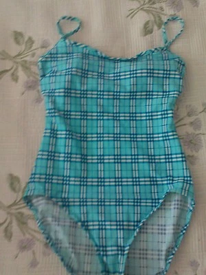 Traje de baño GABAR 13 talla junior azul a cuadros ligero nuevo con etiquetas $65 nuevo sin etiquetas Foto 1 de 4