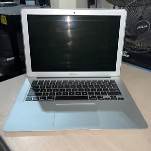 APPLE MACBOOK AIR 13.3" 2017 INTEL CORE I5-5350U 1.80GHZ 4GB RAM MQD32LL/A' - Foto 1 di 6