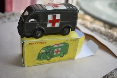 Ambulancia militar Dinky Toys Francia 820 Renault casi nueva en caja Foto 1 de 2