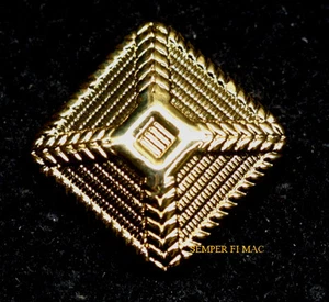 FIREMAN MALTESE CROSS LAPEL COLLAR GO/LD HAT PIN UP DEVICE FIREMAN USA EMT WOW - Picture 1 of 1