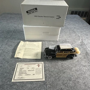 Danbury Mint 1942 Chrysler Town & Country Woody Station Wagon schwarz 1/24 Diecast - Bild 1 von 9