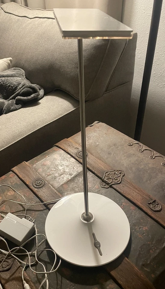 Humanscale Horizon LED Desk Lamp HZN Series 9 Watts Dimmable Office White Light - Image 1 of 4