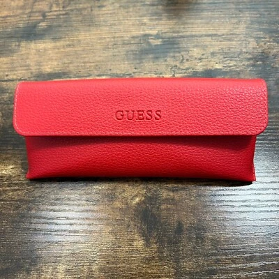 Gafas de sol GUESS rojas de imitación de cuero estuche semi rígido -608 Foto 1 de 4