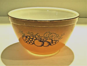 Vtg Pyrex Old Orchard Brown Mixing Bowl #401 -- 1 1/2pt. 750ML 5 3/4" diameter - Picture 1 of 7