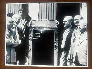 Houdini Magical Hall of Fame Wasserfolterzelle Ankunft Schwarz-Weiß Foto - Bild 1 von 5
