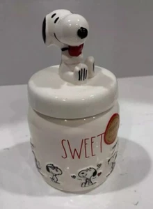 Rae Dunn Peanuts Snoopy "Süßigkeiten" Keramikdose mit Deckel Neu unbenutzt 7,5"x3,5" - Bild 1 von 22