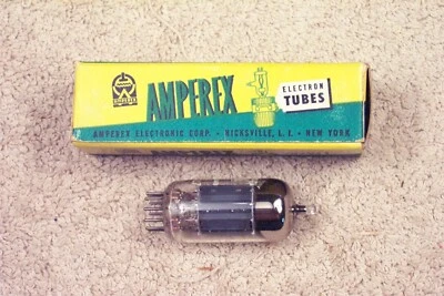 Uno, NUEVO en caja, Amperex BB 12AU7 ECC82, k62, 1957, placa larga, getter en ángulo Foto 1 de 4