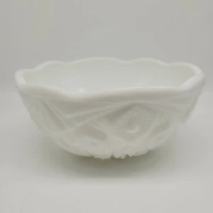 Vintage McKee Glass Toltec White Milk Glass Round Serving Bowl 8" - Picture 1 of 7