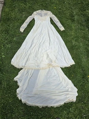 Vestido de novia vintage hecho en unión tren catedral encaje manga modesta para mujer leer Foto 1 de 4