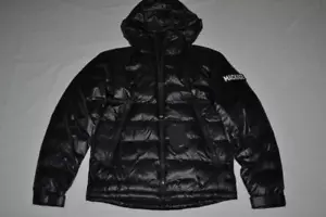 AUTÉNTICA CHAQUETA DE PLUMÓN DE SATÉN MACKAGE PARA HOMBRE VIC ULTRALIGERA CAPUCHA NEGRA TOTALMENTE NUEVA - Imagen 1 de 7