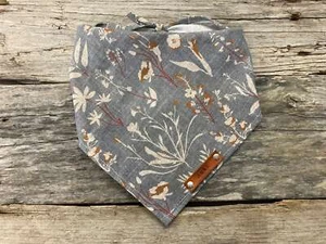 Hundebandana, Playa Wildblumen, traditionelle Krawatte, personalisierter Ledername - Bild 1 von 8