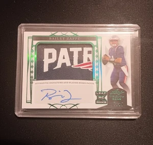 2022 Leaf Trinity - #BA-BZ1 Bailey Zappe /25 (AU, RC) Game Worn Jersey.PAT - Bild 1 von 7