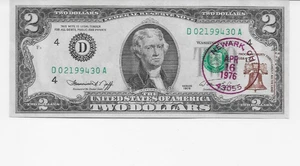 1976 $2 Federal Reserve Note FIRST DAY ISSUE Newark, Ohio W/ Stamps UNC. - Picture 1 of 2