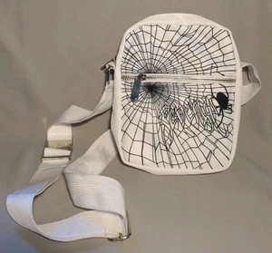 Bolso Bandolera Revenge Spider Blanco Negro Cartera Hebilla Plateada Ajustable  - Imagen 1 de 4