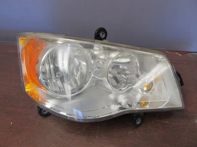 Faro halógeno derecho pasajero Chrysler Town & Country 2008-2016 OEM LEER Foto 1 de 4