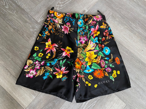 Gucci ? pantalone corto in seta flora botanica con stampa logo 40 M