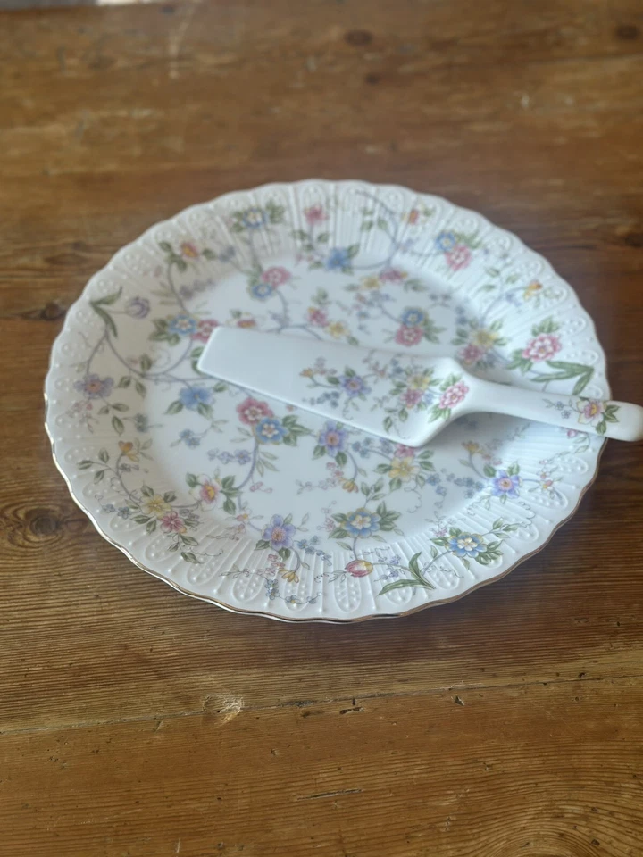 Plato para Pasteles y Cuchillo Servidor Andrea Por Sedek Corona Patrón Floral Foto 1 de 4