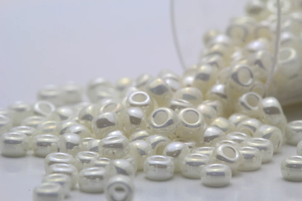 Miyuki Round Rocailles 8/0 Seed Beads - 30grs Bag Various colors - PS44 - Image 1 of 1