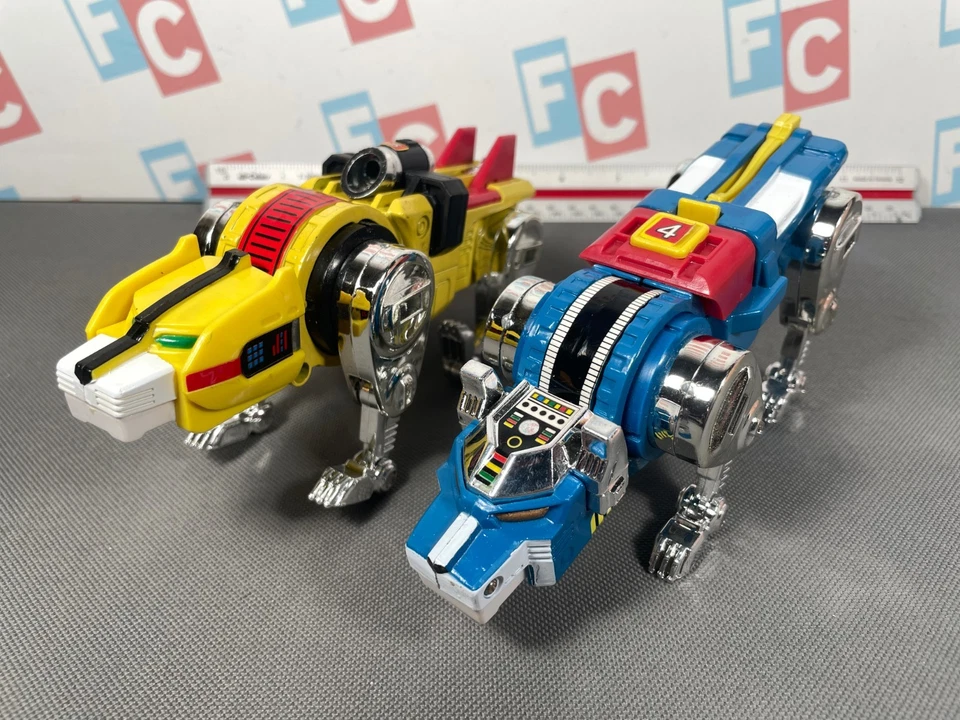 VOLTRON Trendmasters 1997 Diecast BLUE LION YELLOW LION Figures Lot - Image 1 of 4