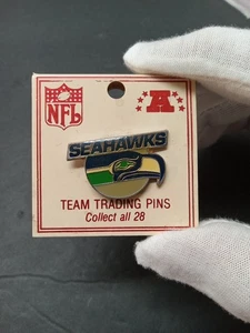 Vintage 1984 NFL Seattle Seahawks Logo Souvenir Pin On Orginial Card Peter David - Picture 1 of 4