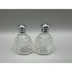 Vintage Salt And Pepper Shakers Cut Glass Star Pattern Cottage Core - Picture 1 of 7