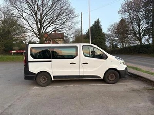 2019 Renault Trafic SL27 ENERGY dCi 120 Business 9 Seater Minibus Vivaro Inc Vat - Picture 1 of 2