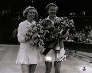 LOUISE BROUGH CLAPP WINNER 35X GRAND SLAM TITLES TENNIS SIGNED 8x10 BECKETT BAS - Picture 1 of 3