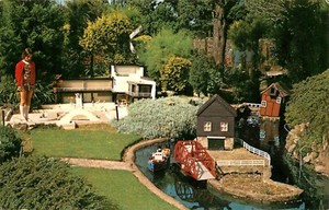 RAMSGATE MODEL VILLAGE - POSTCARD CARD 1