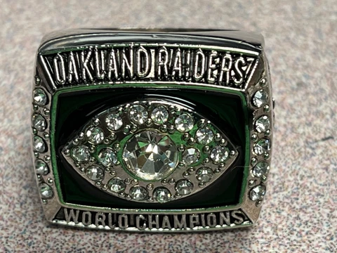 1976 COMMEMORATIVE CHAMPIONSHIP RING RAIDERS SIZE 11 Cover