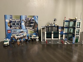 Lego City Police Station (7498) 100% Complete With Minifigures