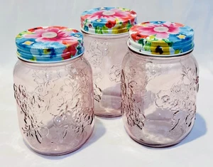 Juego de 3 frascos de vidrio con tapas de vidrio tintado rosa Pioneer Woman con tapa floral - Imagen 1 de 4
