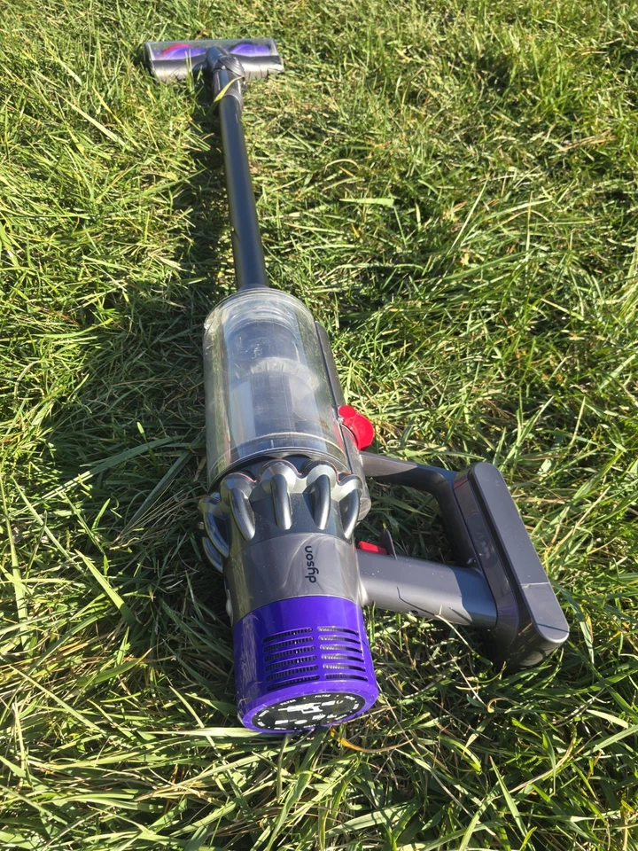 Dyson Cyclone v10 Total Clean + TESTED WORKING Good Condition  - Image 1 of 4