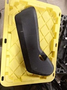 11 - 20 DODGE GRAND CARAVAN FRONT RIGHT PASSENGER SEAT SHIELD TRIM Free Shipping - Foto 1 di 2