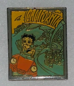 Vintage Betty Boop California Girl Emaille Anstecknadel fahren rot Auto - Bild 1 von 1