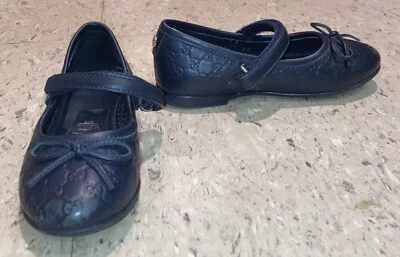 Zapatos planos de ballet con logotipo de cuero azul marino GUCCI para niñas talla 24 EE. UU. 8 niños pequeños Foto 1 de 4