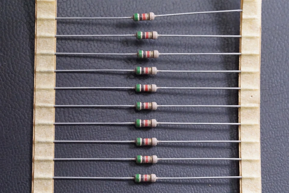 Lote de 100 resistencias de película de carbono Philips 5043CX5K100J 5,1 K ohmios 1/3 W 5 % axial Foto 1 de 2