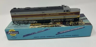 Athearn HO Scale Featuring ERIE/LACKAWANNA PA-1 POWERED DIESEL #3309 READ - Image 1 of 4