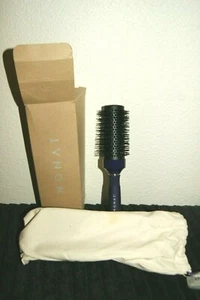 New in box Monat Round Medium Styling Brush with storage bag & Sample - Bild 1 von 2