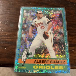2025 Topps Heritage Albert Suarez Green Sparkle Baltimore Orioles - Bild 1 von 4