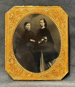 AMBROTYPE PHOTO~ZWEI JUNGE FRAUEN~SCHWESTERN~IM VERGOLDETEN METALLRAHMEN OHNE ETUI - Bild 1 von 3
