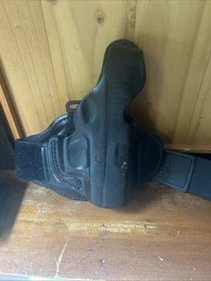 Desantis - Leather Ankle Rig  -Black Finish -Right -044BAE1Z0,Glock 26,27,33 #1 - Image 1 of 4