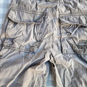 Comfortable Khaki Cargo Pants size 30 - Picture 1 of 6