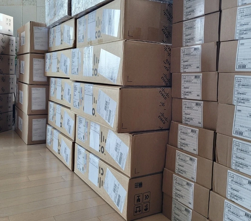 New Cisco N9K-C93180YC-EX - Nexus 9300 with 48p 10/25G SFP+ and 6p 100G QSFP28 - Image 1 of 1