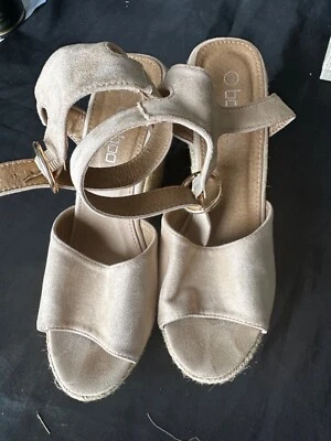 Wedge sandals size 5 nude goes with everything  - Image 1 of 4