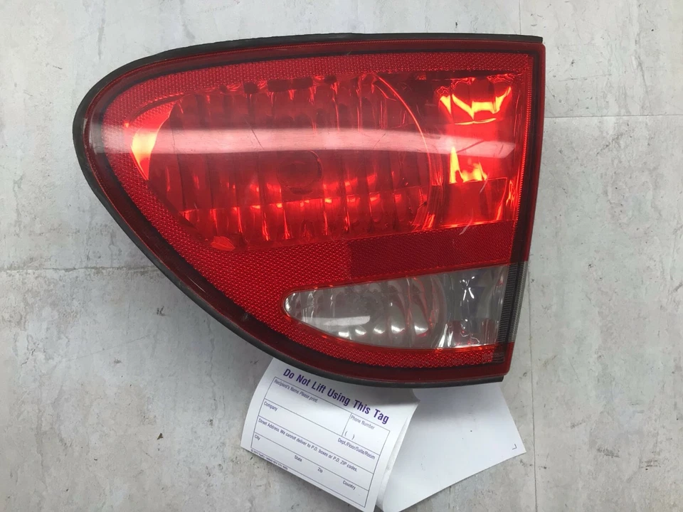 Conjunto de lámpara trasera derecha Oldsmobile Alero 1999-2004 GM 22642086 Foto 1 de 4